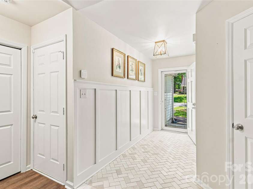 8805 Golf Ridge Drive, Charlotte, NC 28277.  MLS# CAR4418369, YatesRealty ID 47370. 