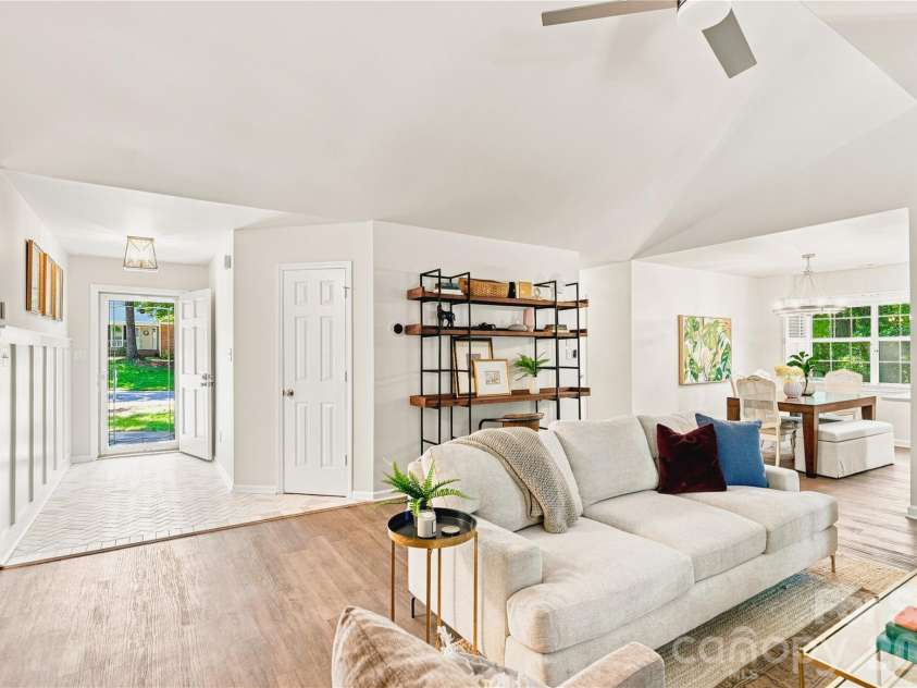 8805 Golf Ridge Drive, Charlotte, NC 28277.  MLS# CAR4418369, YatesRealty ID 47370. 