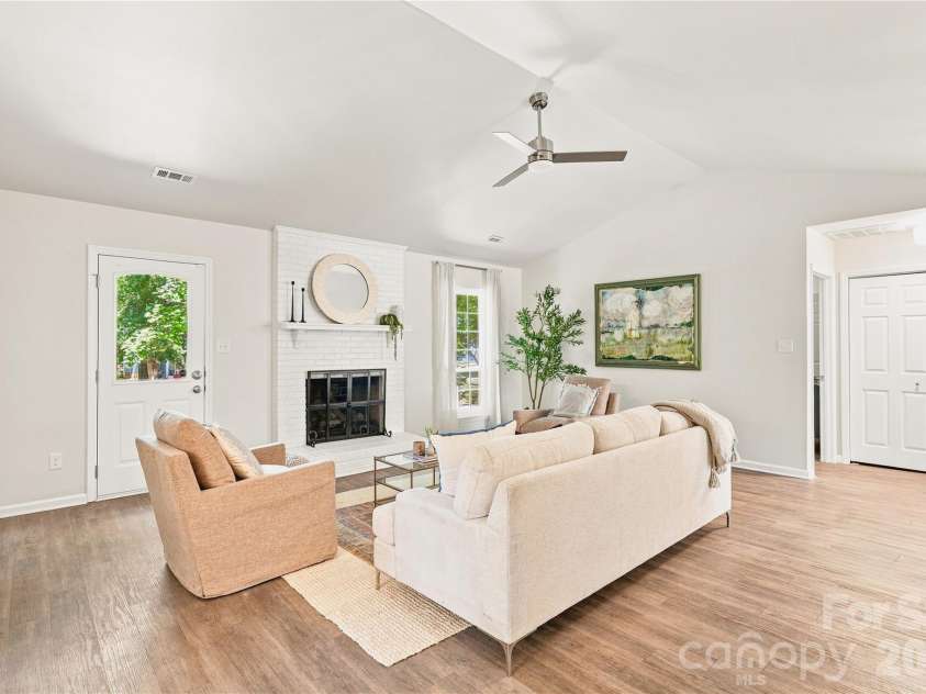 8805 Golf Ridge Drive, Charlotte, NC 28277.  MLS# CAR4418369, YatesRealty ID 47370. 