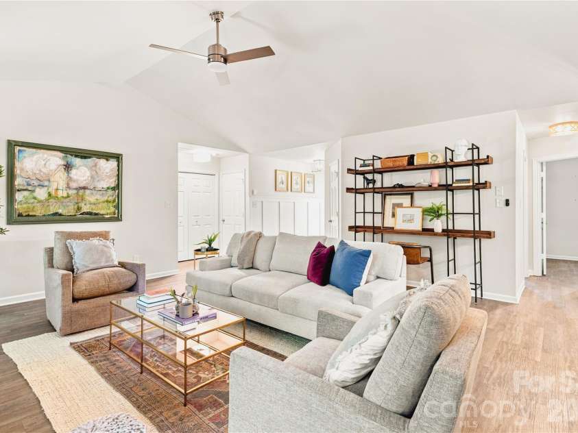 8805 Golf Ridge Drive, Charlotte, NC 28277.  MLS# CAR4418369, YatesRealty ID 47370. 