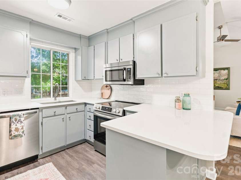 8805 Golf Ridge Drive, Charlotte, NC 28277.  MLS# CAR4418369, YatesRealty ID 47370. 