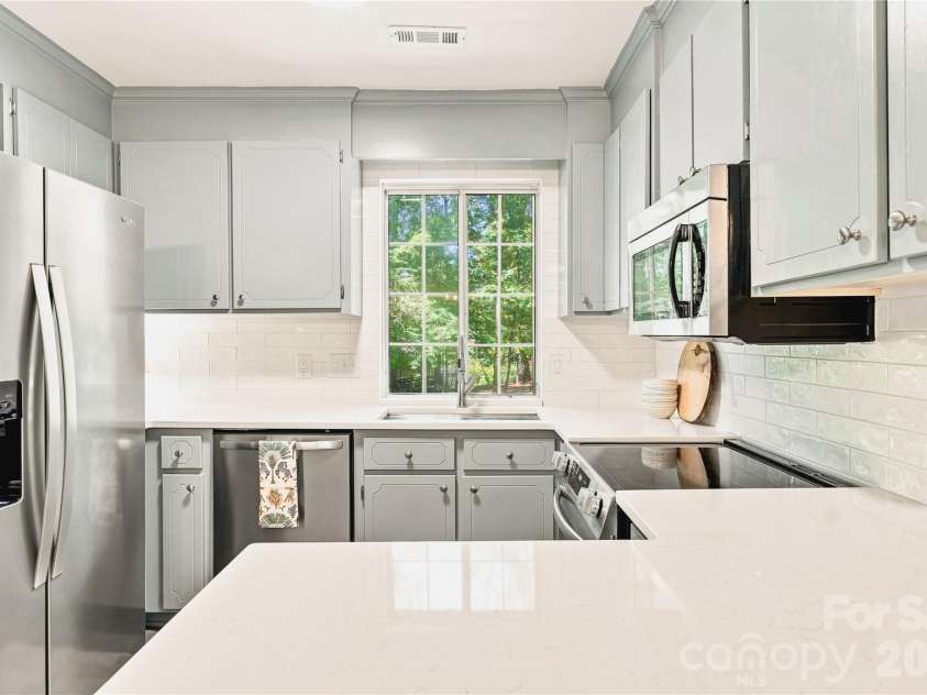 8805 Golf Ridge Drive, Charlotte, NC 28277.  MLS# CAR4418369, YatesRealty ID 47370. 