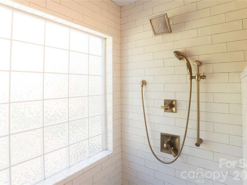 8805 Golf Ridge Drive, Charlotte, NC 28277.  MLS# CAR4418369, YatesRealty ID 47370. 