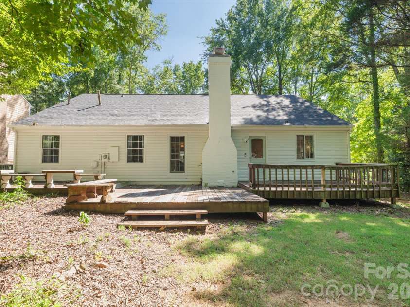 8805 Golf Ridge Drive, Charlotte, NC 28277.  MLS# CAR4418369, YatesRealty ID 47370. 