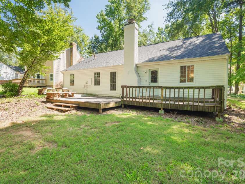 8805 Golf Ridge Drive, Charlotte, NC 28277.  MLS# CAR4418369, YatesRealty ID 47370. 
