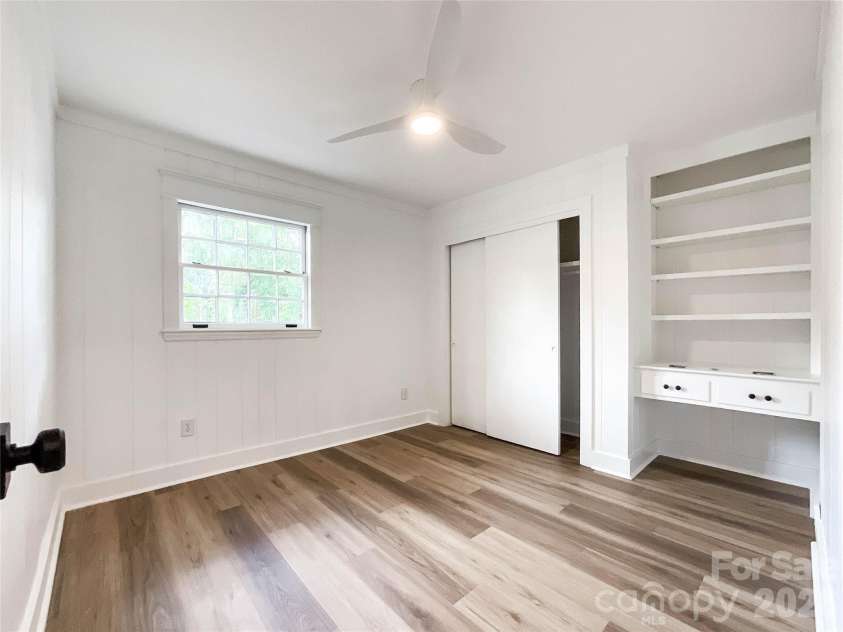 3011 Parkstone Drive, Charlotte, NC 28210.  MLS# CAR4418813, YatesRealty ID 47373. Cute 3rd or 4th bedroom with built in shelves.  Note pull knobs are being replaced with pull handles.
