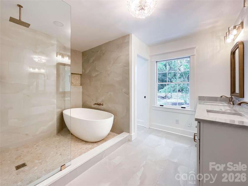 3011 Parkstone Drive, Charlotte, NC 28210.  MLS# CAR4418813, YatesRealty ID 47373. Nice spacing and natural light here