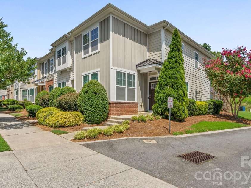 3134 Bending Birch Place, Charlotte, NC 28206.  MLS# CAR4418404, YatesRealty ID 47376. 