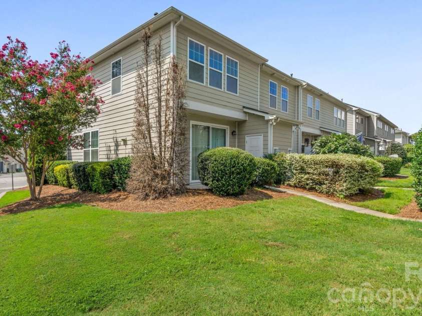 3134 Bending Birch Place, Charlotte, NC 28206.  MLS# CAR4418404, YatesRealty ID 47376. 