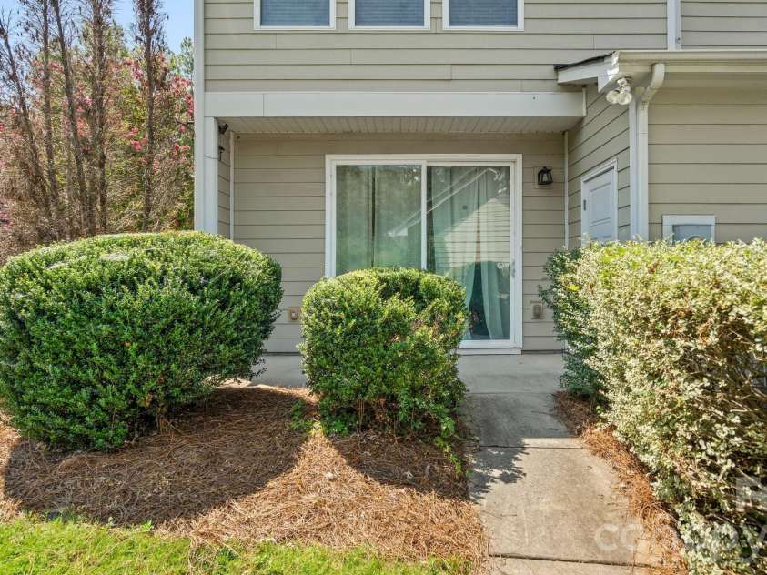 3134 Bending Birch Place, Charlotte, NC 28206.  MLS# CAR4418404, YatesRealty ID 47376. 