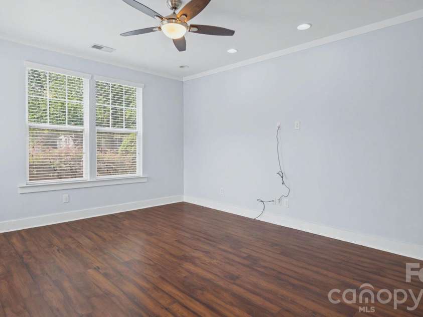 3134 Bending Birch Place, Charlotte, NC 28206.  MLS# CAR4418404, YatesRealty ID 47376. 