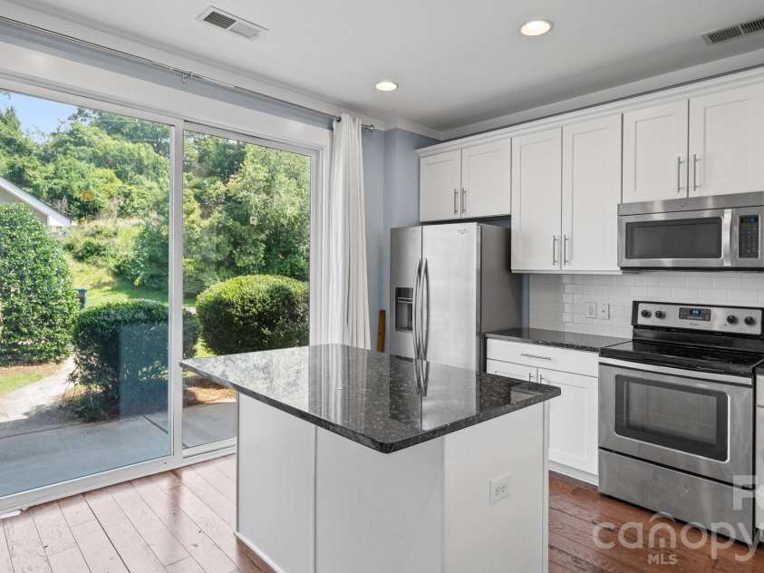 3134 Bending Birch Place, Charlotte, NC 28206.  MLS# CAR4418404, YatesRealty ID 47376. 