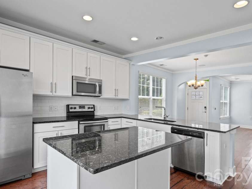 3134 Bending Birch Place, Charlotte, NC 28206.  MLS# CAR4418404, YatesRealty ID 47376. 
