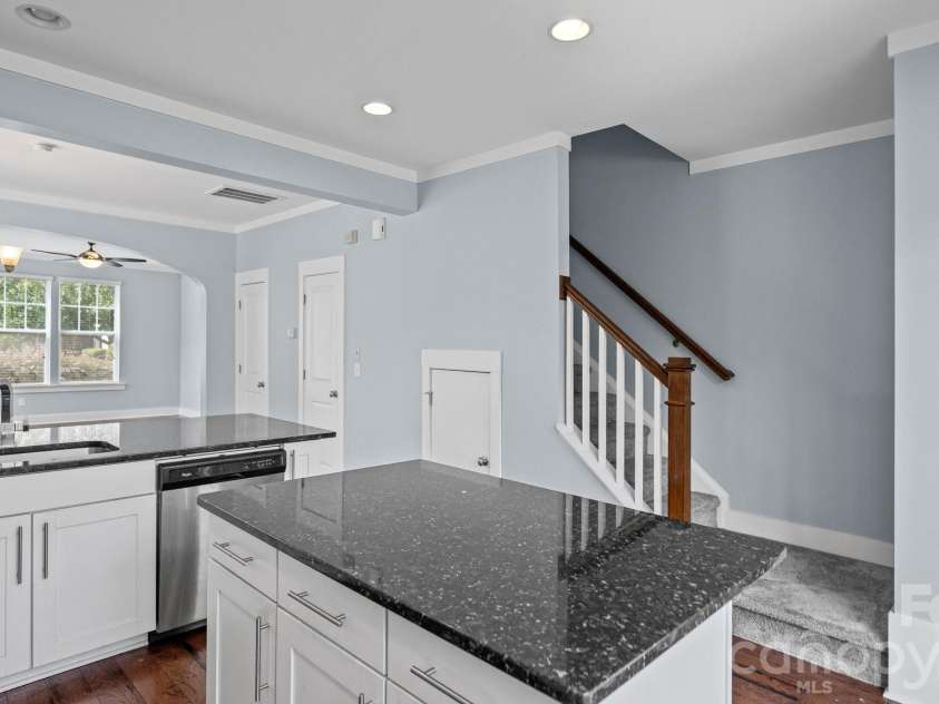 3134 Bending Birch Place, Charlotte, NC 28206.  MLS# CAR4418404, YatesRealty ID 47376. 