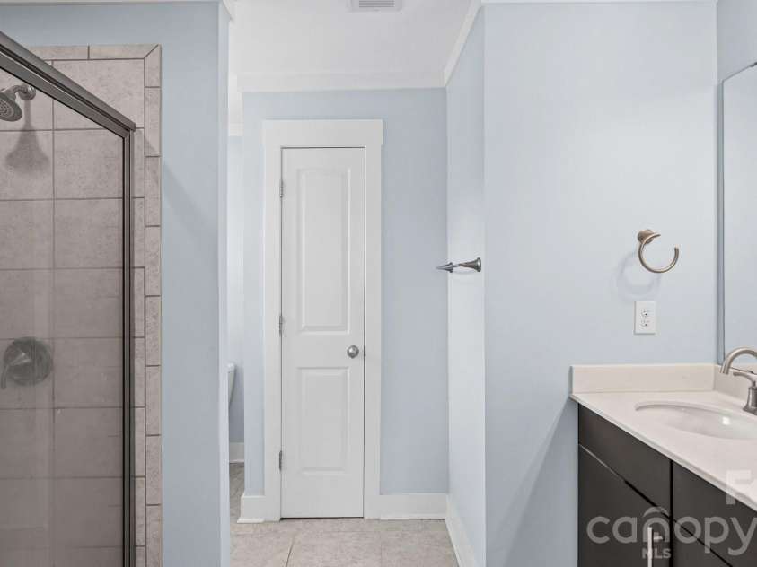 3134 Bending Birch Place, Charlotte, NC 28206.  MLS# CAR4418404, YatesRealty ID 47376. 