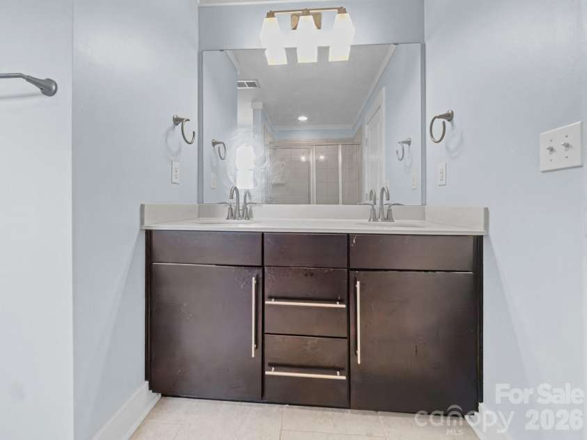 3134 Bending Birch Place, Charlotte, NC 28206.  MLS# CAR4418404, YatesRealty ID 47376. 