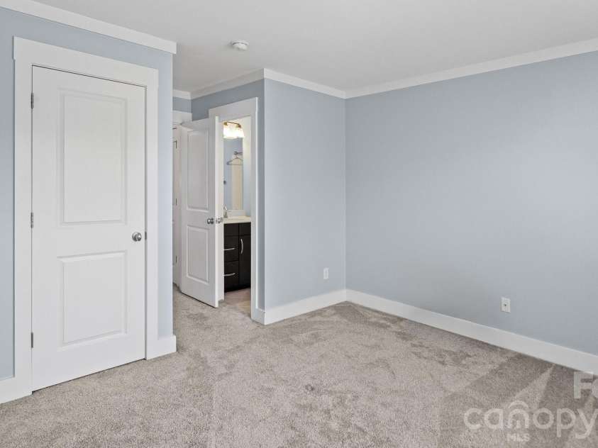 3134 Bending Birch Place, Charlotte, NC 28206.  MLS# CAR4418404, YatesRealty ID 47376. 