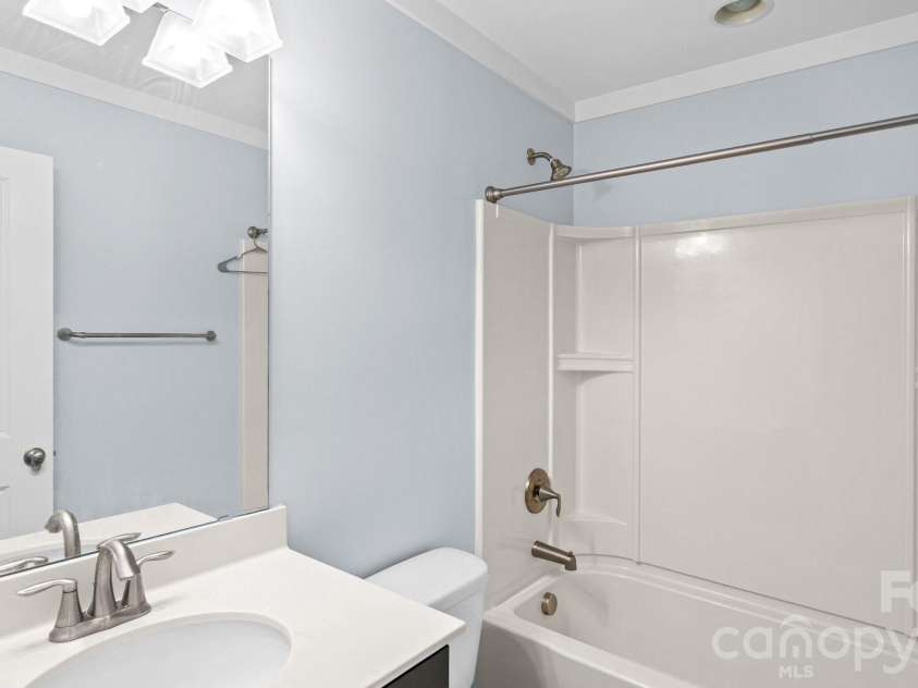 3134 Bending Birch Place, Charlotte, NC 28206.  MLS# CAR4418404, YatesRealty ID 47376. 