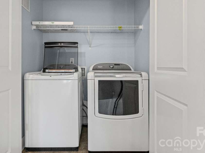 3134 Bending Birch Place, Charlotte, NC 28206.  MLS# CAR4418404, YatesRealty ID 47376. 