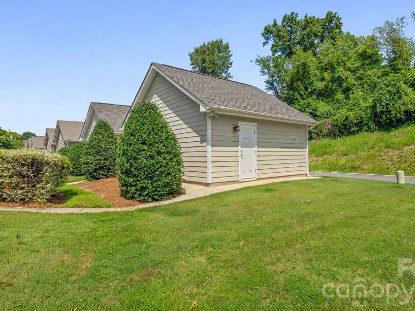 3134 Bending Birch Place, Charlotte, NC 28206.  MLS# CAR4418404, YatesRealty ID 47376. 