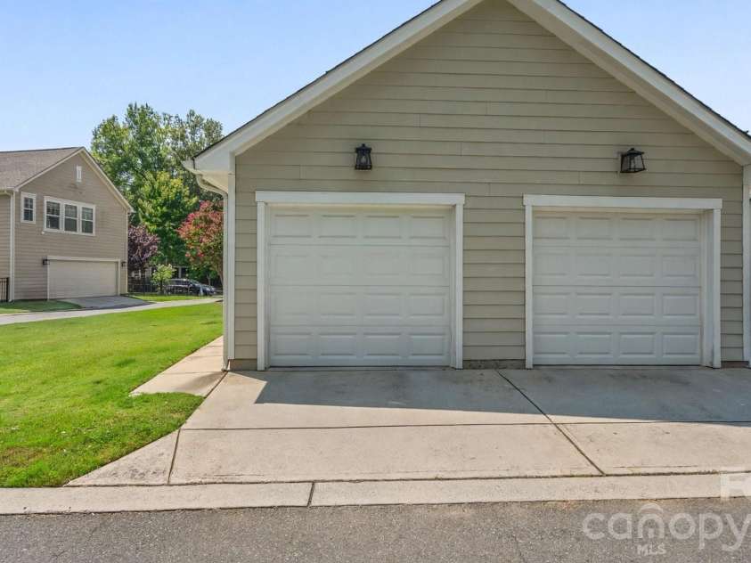 3134 Bending Birch Place, Charlotte, NC 28206.  MLS# CAR4418404, YatesRealty ID 47376. 