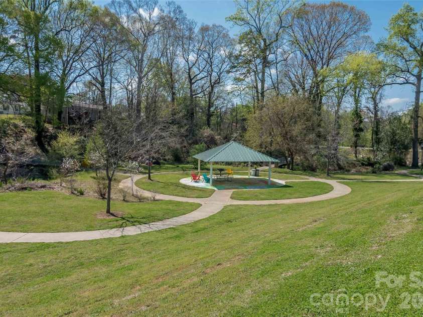 3134 Bending Birch Place, Charlotte, NC 28206.  MLS# CAR4418404, YatesRealty ID 47376. 