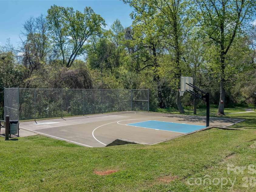 3134 Bending Birch Place, Charlotte, NC 28206.  MLS# CAR4418404, YatesRealty ID 47376. 