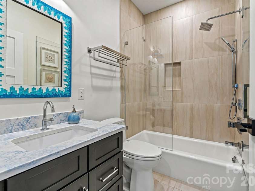 7834 Green Cove Court, Denver, NC 28037.  MLS# CAR4418778, YatesRealty ID 47377. Main floor bath 2