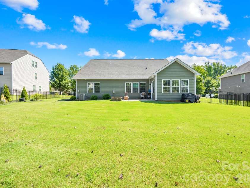 16113 Foreleigh Road, Huntersville, NC 28078.  MLS# CAR4419124, YatesRealty ID 47379. 