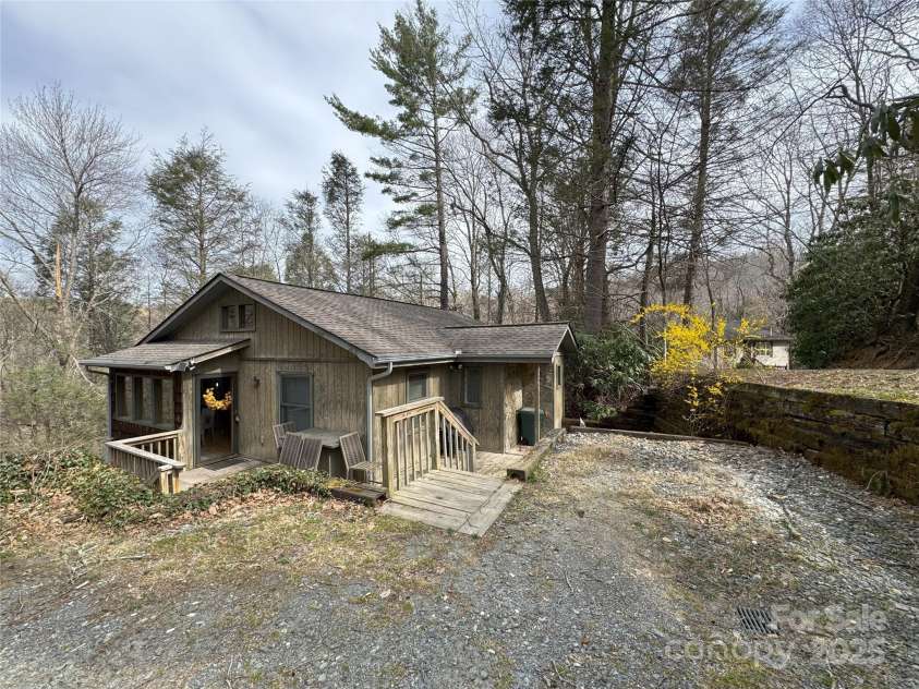 205 Firefly Lane, Boone, NC 28607.  MLS# CAR4241616, YatesRealty ID 4738. 