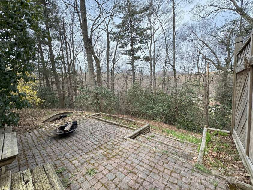 205 Firefly Lane, Boone, NC 28607.  MLS# CAR4241616, YatesRealty ID 4738. 