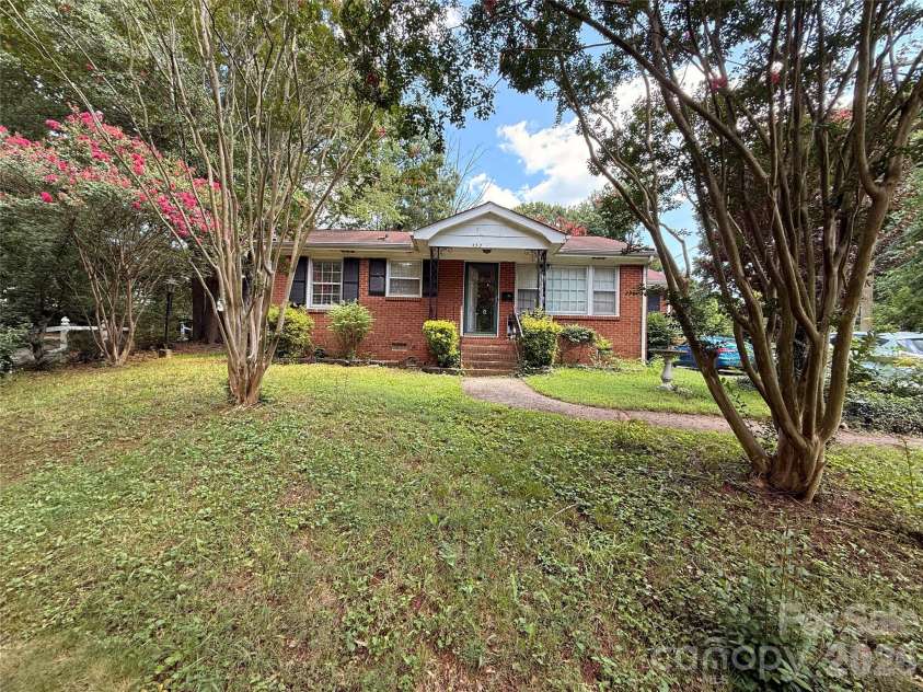 4310 Gillespie Court, Charlotte, NC 28205.  MLS# CAR4419199, YatesRealty ID 47381. 