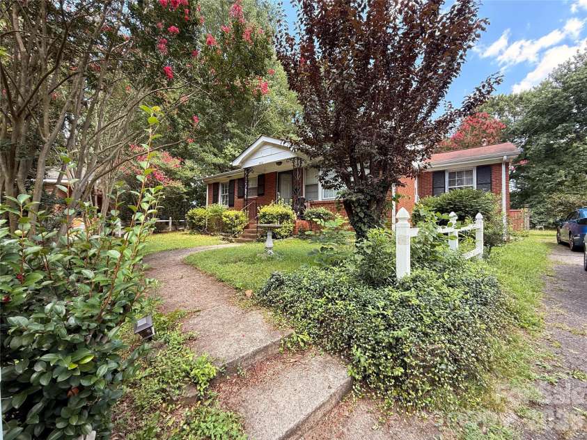 4310 Gillespie Court, Charlotte, NC 28205.  MLS# CAR4419199, YatesRealty ID 47381. 
