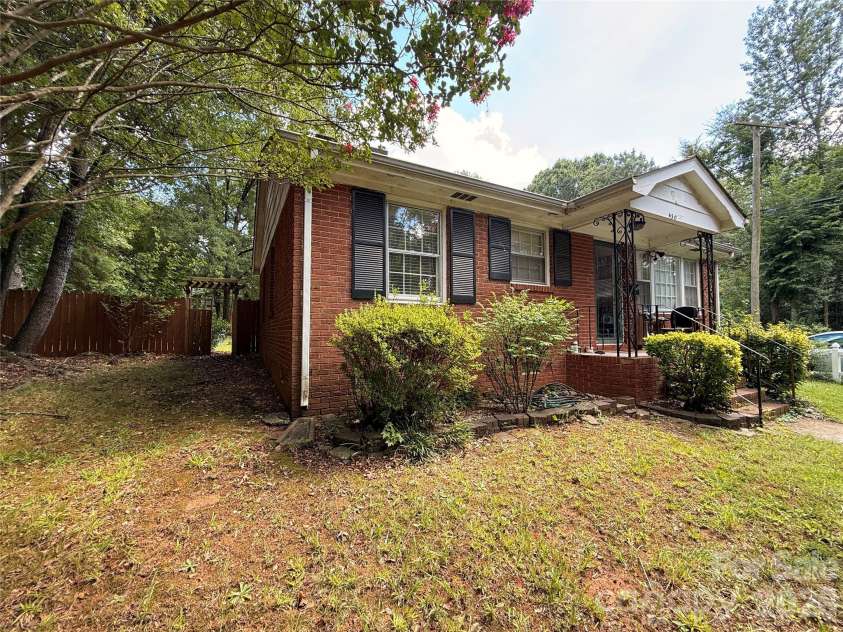 4310 Gillespie Court, Charlotte, NC 28205.  MLS# CAR4419199, YatesRealty ID 47381. 