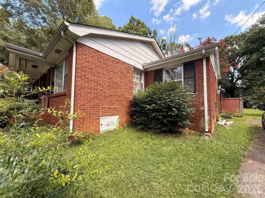 4310 Gillespie Court, Charlotte, NC 28205.  MLS# CAR4419199, YatesRealty ID 47381. 