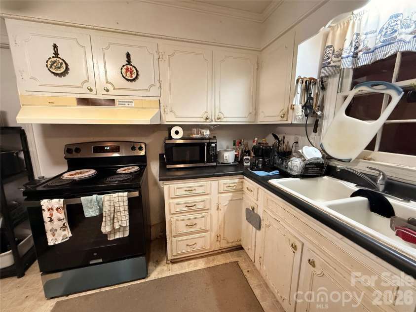 4310 Gillespie Court, Charlotte, NC 28205.  MLS# CAR4419199, YatesRealty ID 47381. 