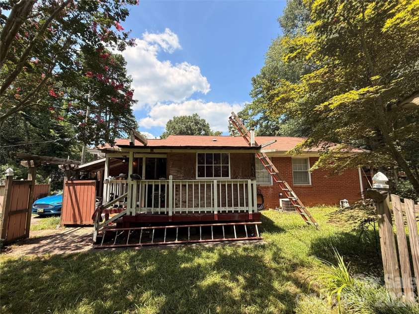 4310 Gillespie Court, Charlotte, NC 28205.  MLS# CAR4419199, YatesRealty ID 47381. 