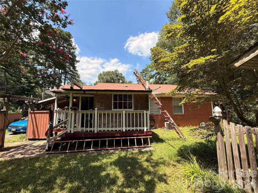4310 Gillespie Court, Charlotte, NC 28205.  MLS# CAR4419199, YatesRealty ID 47381. 