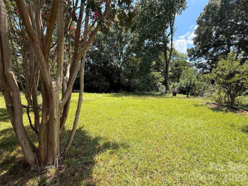4310 Gillespie Court, Charlotte, NC 28205.  MLS# CAR4419199, YatesRealty ID 47381. 