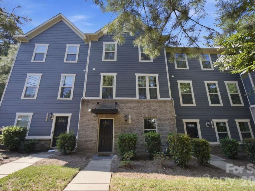 1321 Queen Lyon Court, Charlotte, NC 28205.  MLS# CAR4417946, YatesRealty ID 47382. 