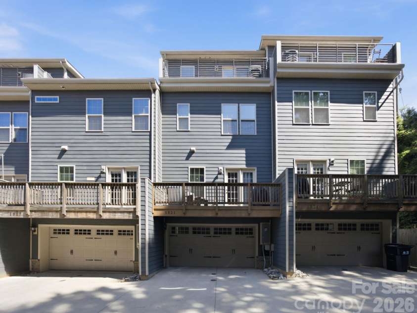 1321 Queen Lyon Court, Charlotte, NC 28205.  MLS# CAR4417946, YatesRealty ID 47382. 