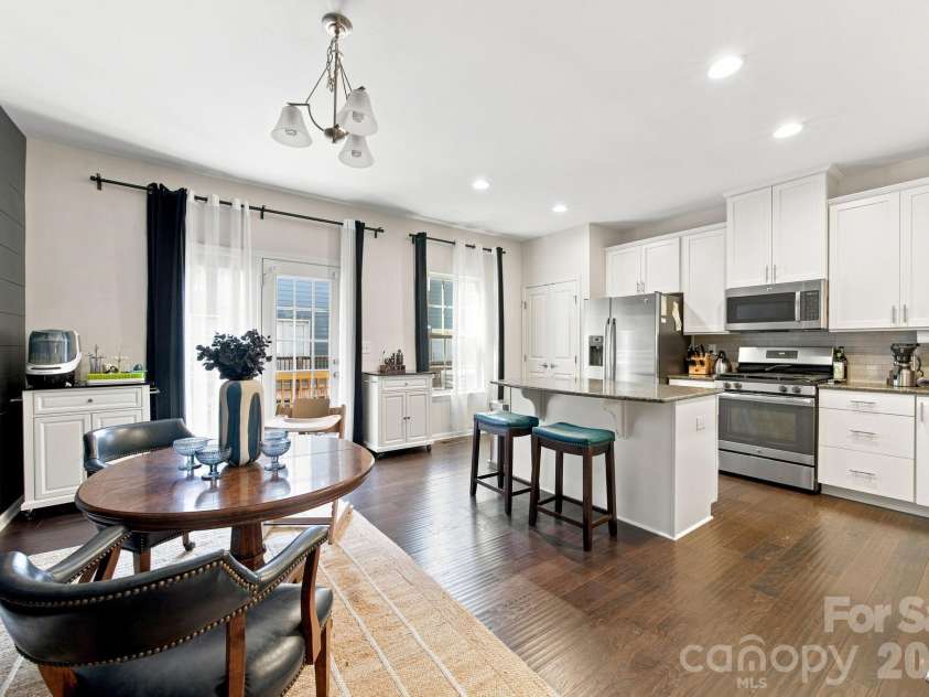 1321 Queen Lyon Court, Charlotte, NC 28205.  MLS# CAR4417946, YatesRealty ID 47382. 