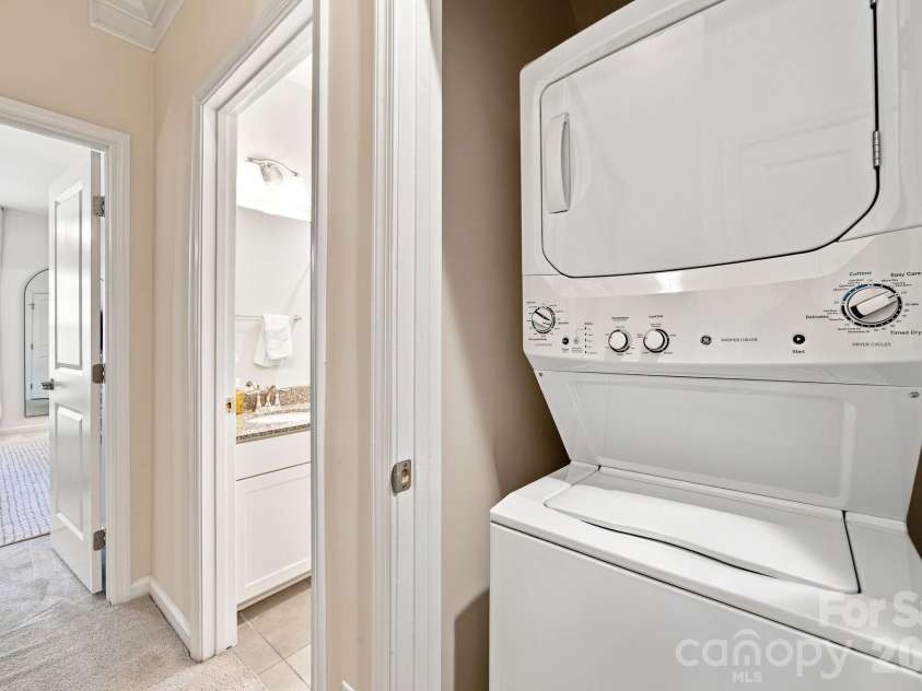 1321 Queen Lyon Court, Charlotte, NC 28205.  MLS# CAR4417946, YatesRealty ID 47382. 