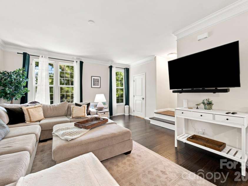 1321 Queen Lyon Court, Charlotte, NC 28205.  MLS# CAR4417946, YatesRealty ID 47382. 