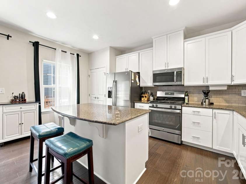 1321 Queen Lyon Court, Charlotte, NC 28205.  MLS# CAR4417946, YatesRealty ID 47382. 