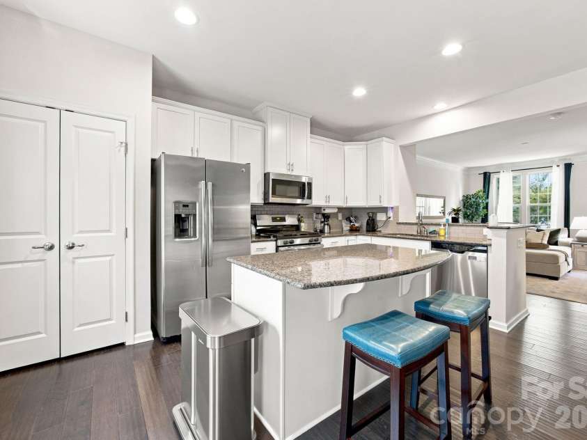 1321 Queen Lyon Court, Charlotte, NC 28205.  MLS# CAR4417946, YatesRealty ID 47382. 