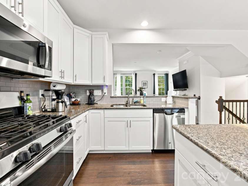 1321 Queen Lyon Court, Charlotte, NC 28205.  MLS# CAR4417946, YatesRealty ID 47382. 