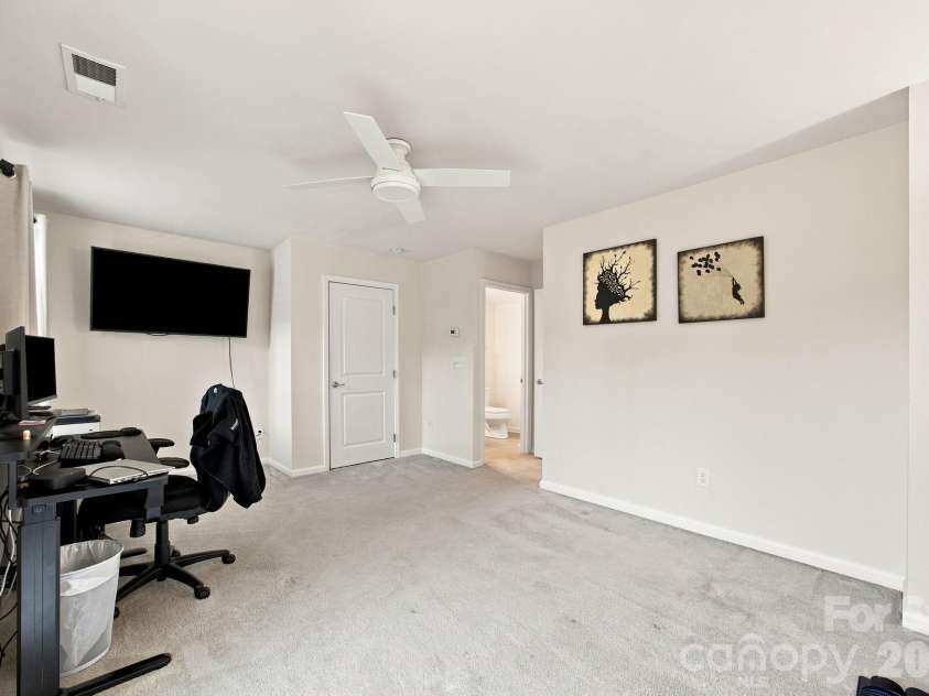 1321 Queen Lyon Court, Charlotte, NC 28205.  MLS# CAR4417946, YatesRealty ID 47382. 