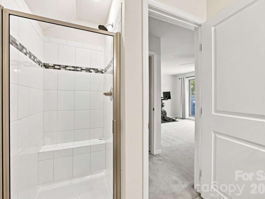 1321 Queen Lyon Court, Charlotte, NC 28205.  MLS# CAR4417946, YatesRealty ID 47382. 