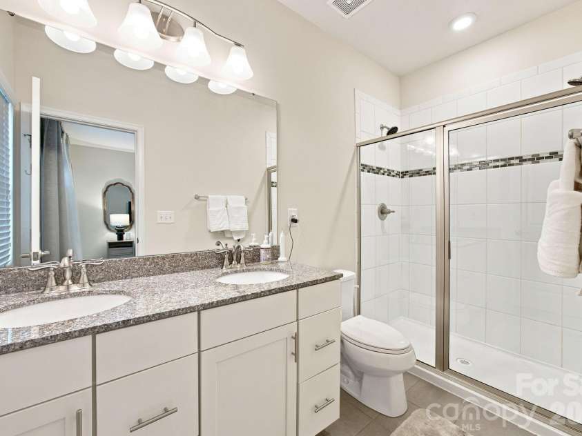 1321 Queen Lyon Court, Charlotte, NC 28205.  MLS# CAR4417946, YatesRealty ID 47382. 